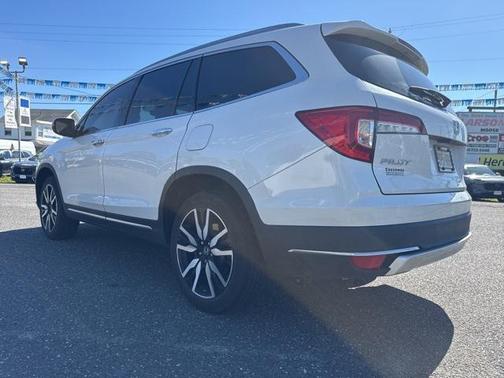 2022 Honda Pilot Touring 8-Passenger