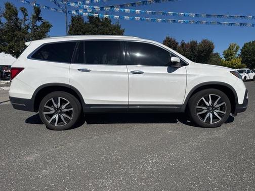 2022 Honda Pilot Touring 8-Passenger