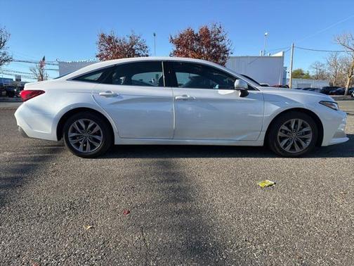 2022 Toyota Avalon XLE