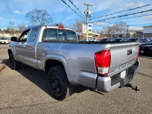 2017 Toyota Tacoma SR