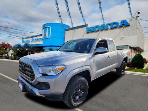 2017 Toyota Tacoma SR