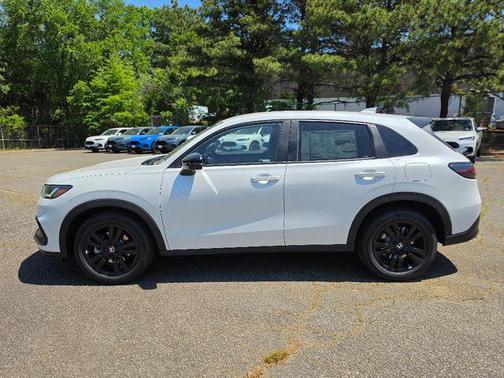 Platinum White Pearl 2027 Honda HR-V Sport