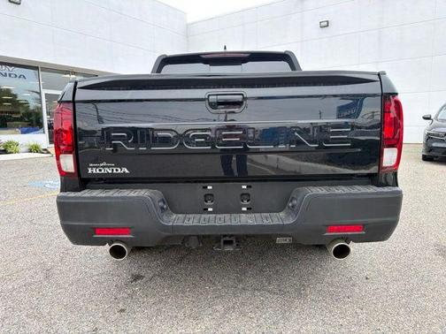 Crystal Black Pearl 2025 Honda Ridgeline RTL