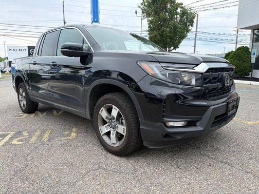 Crystal Black Pearl 2025 Honda Ridgeline RTL