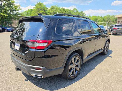 Crystal Black Pearl 2025 Honda Pilot Sport