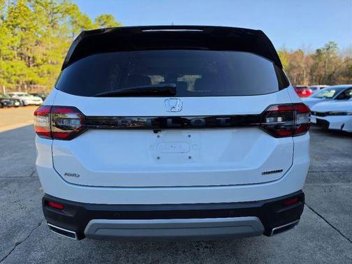 Platinum White Pearl 2023 Honda Pilot Touring 8-Passenger
