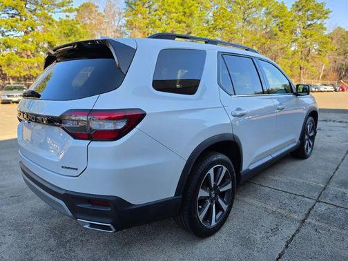Platinum White Pearl 2023 Honda Pilot Touring 8-Passenger