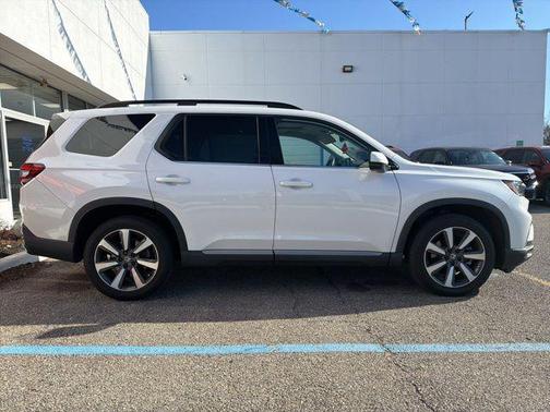 Platinum White Pearl 2023 Honda Pilot Touring 8-Passenger