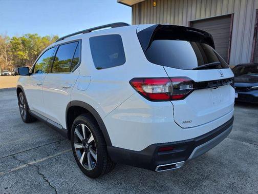 Platinum White Pearl 2023 Honda Pilot Touring 8-Passenger