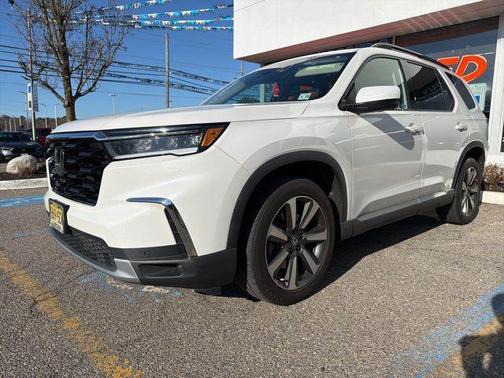 Platinum White Pearl 2023 Honda Pilot Touring 8-Passenger