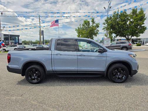 Sonic Gray Pearl 2024 Honda Ridgeline Black