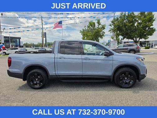 Sonic Gray Pearl 2024 Honda Ridgeline Black