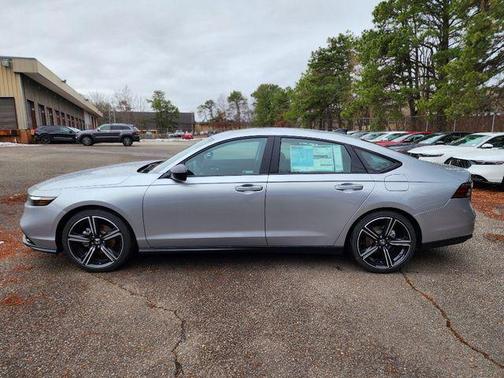 Solar Silver Metallic 2026 Honda Accord SE
