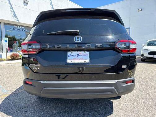 Crystal Black Pearl 2023 Honda Pilot AWD LX