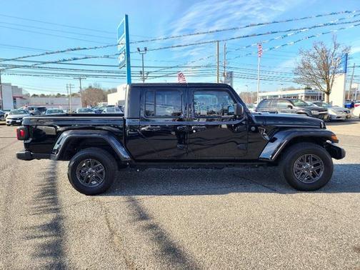 2024 Jeep Gladiator Sport S