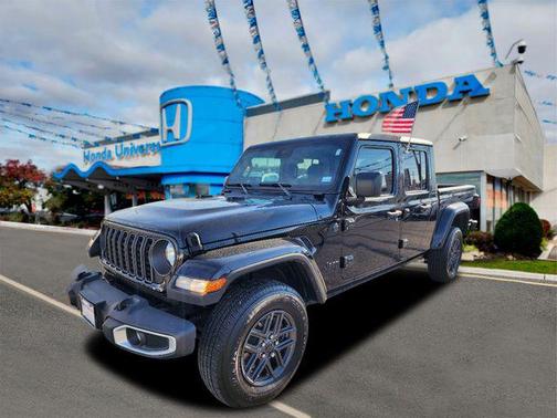 2024 Jeep Gladiator Sport S