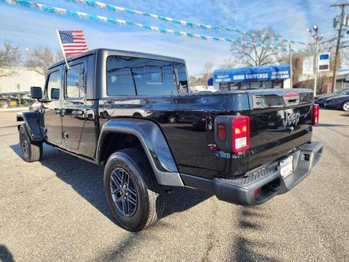 2024 Jeep Gladiator Sport S