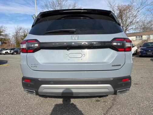 2023 Honda Pilot Touring 8-Passenger