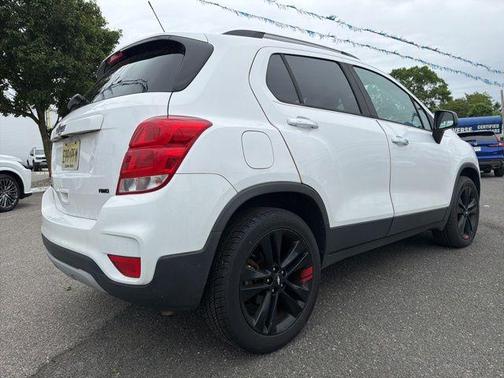 Summit White 2018 Chevrolet Trax LT