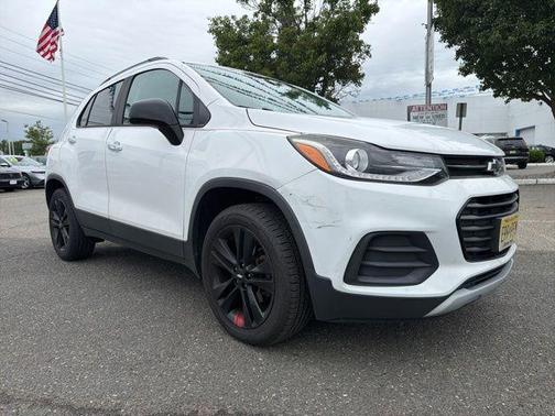 Summit White 2018 Chevrolet Trax LT
