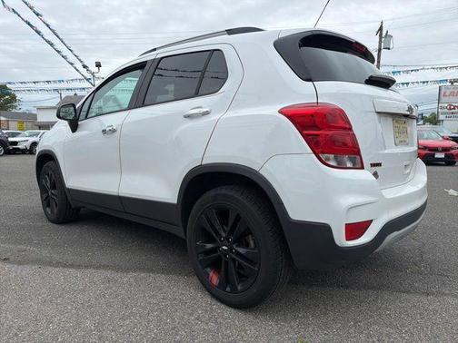 Summit White 2018 Chevrolet Trax LT