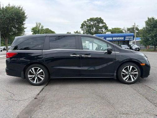 Crystal Black Pearl 2024 Honda Odyssey Touring