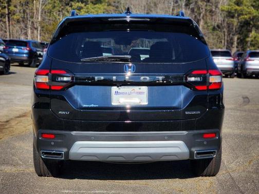 2025 Honda Pilot Touring 8-Passenger