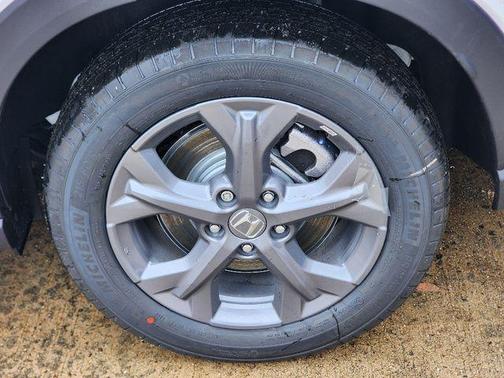 Platinum White Pearl 2026 Honda HR-V LX