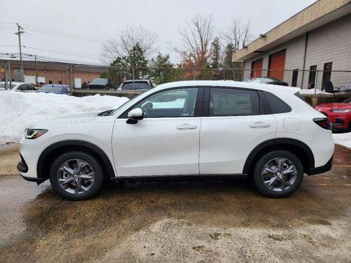 Platinum White Pearl 2026 Honda HR-V LX