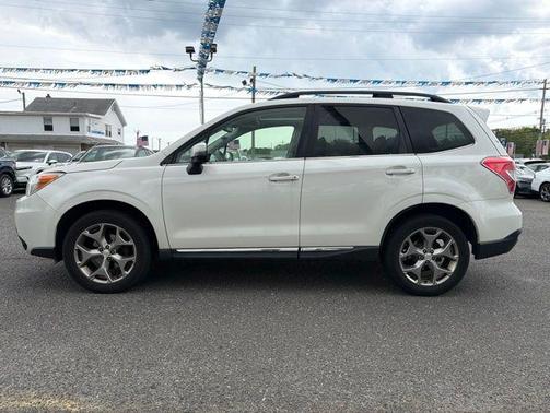 Crystal White Pearl 2016 Subaru Forester 2.5i Touring