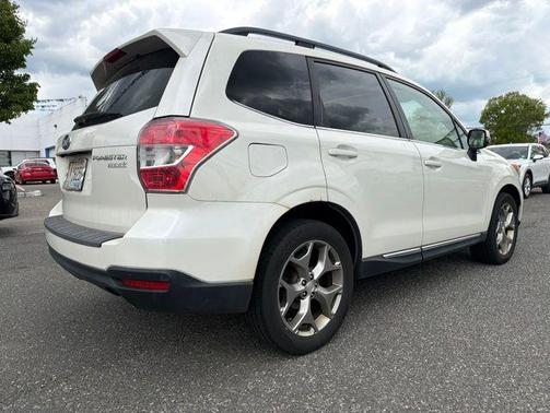 Crystal White Pearl 2016 Subaru Forester 2.5i Touring