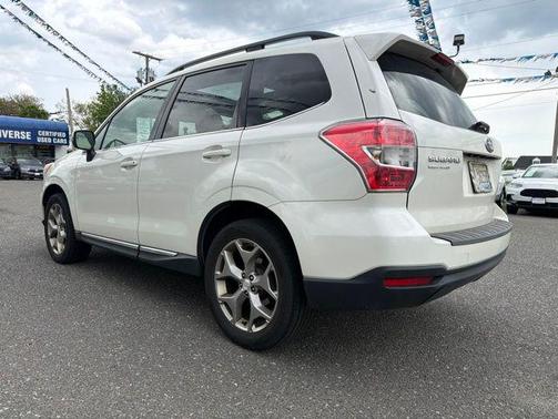 Crystal White Pearl 2016 Subaru Forester 2.5i Touring