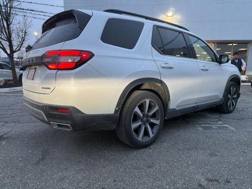 2023 Honda Pilot Touring 8-Passenger