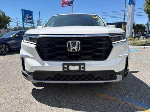 Platinum White Pearl 2025 Honda Pilot Touring 8-Passenger