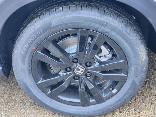 Platinum White Pearl 2026 Honda HR-V AWD Sport