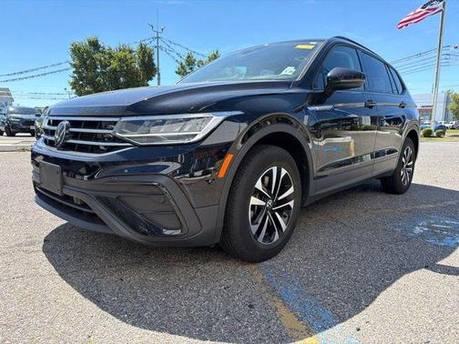 Deep Black 2024 Volkswagen Tiguan 2.0T S