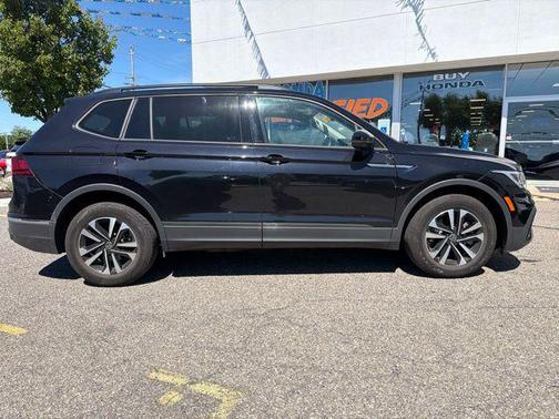 Deep Black 2024 Volkswagen Tiguan 2.0T S