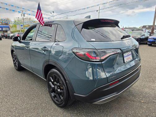 Nordic Forest Pearl 2024 Honda HR-V AWD Sport