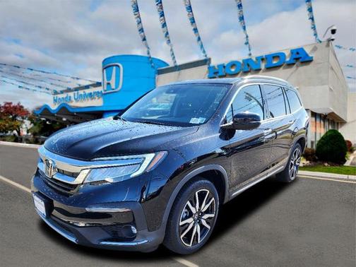 2022 Honda Pilot Touring 8-Passenger