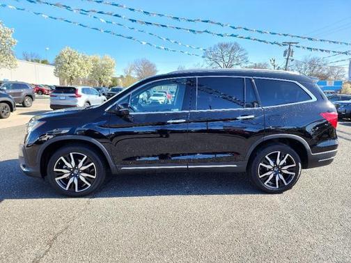 2022 Honda Pilot Touring 8-Passenger