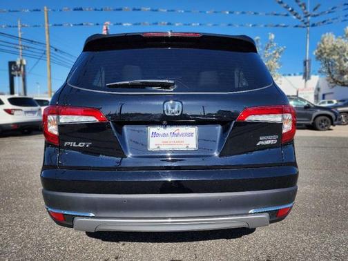 2022 Honda Pilot Touring 8-Passenger