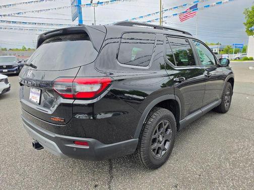 Crystal Black Pearl 2025 Honda Pilot TrailSport