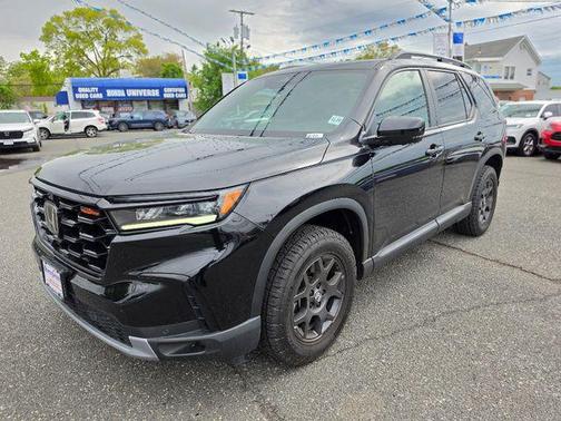 Crystal Black Pearl 2025 Honda Pilot TrailSport