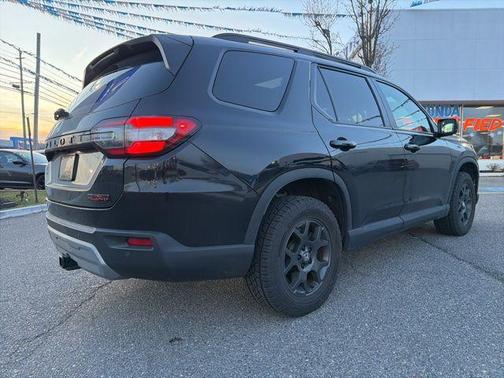 Crystal Black Pearl 2025 Honda Pilot TrailSport