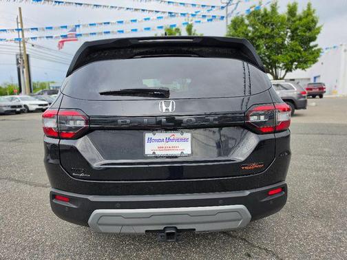Crystal Black Pearl 2025 Honda Pilot TrailSport