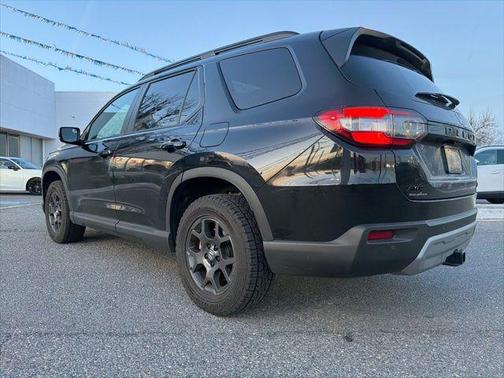 Crystal Black Pearl 2025 Honda Pilot TrailSport