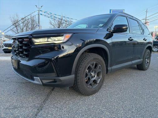 Crystal Black Pearl 2025 Honda Pilot TrailSport