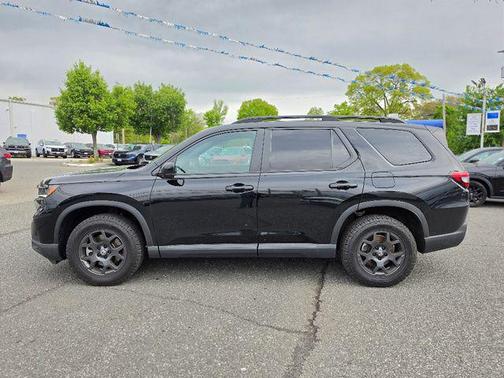 Crystal Black Pearl 2025 Honda Pilot TrailSport