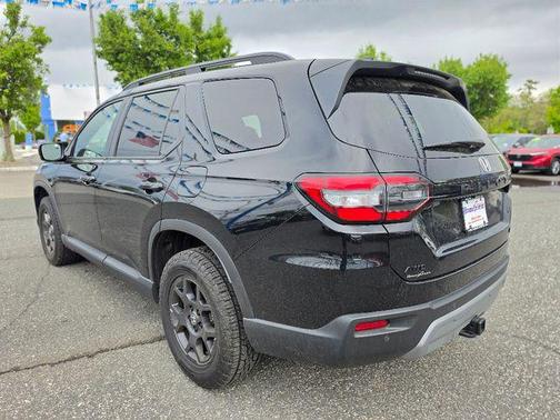 Crystal Black Pearl 2025 Honda Pilot TrailSport