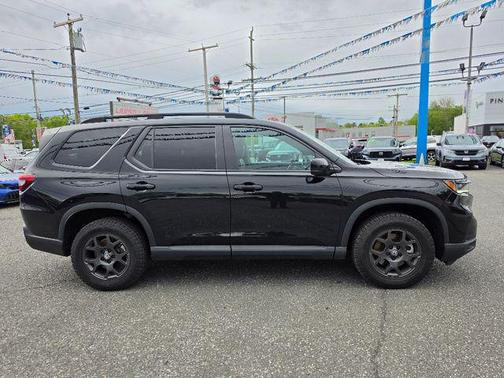 Crystal Black Pearl 2025 Honda Pilot TrailSport